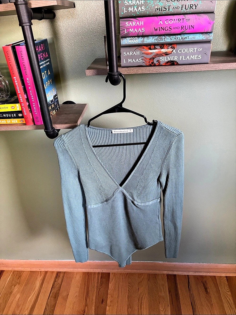 Abercrombie & Fitch Glossy Rib Plunge Twist Bodysuit
